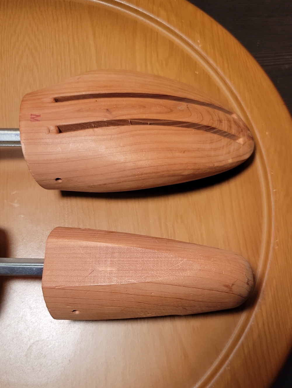 Allen Edmonds Natural Cedar Shoe Trees - Light Brown Medium - Picture 4 of 5